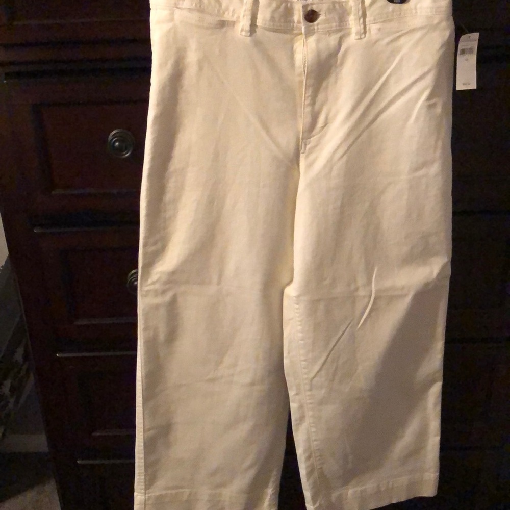 High rise, wide leg crop. New with tag